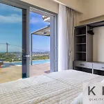 Casa Del Sole With Infinity Pool In Mousata! *
