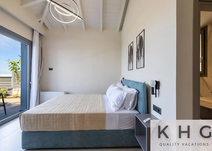 Casa Del Sole With Infinity Pool In Mousata! *