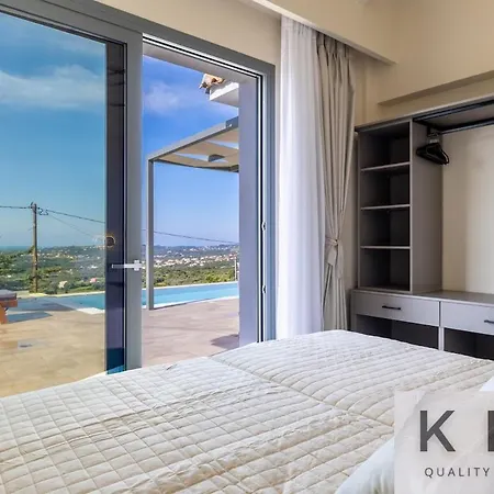 Casa Del Sole With Infinity Pool In Mousata! *