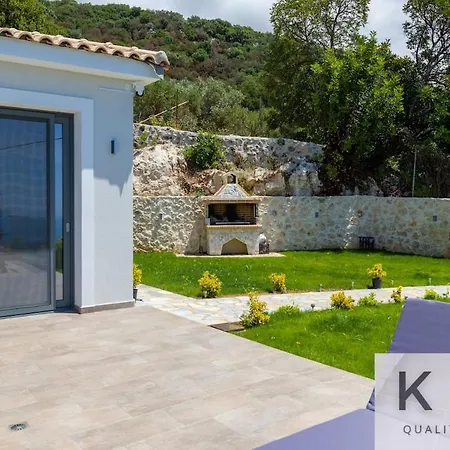 Casa Del Sole With Infinity Pool In Mousata! * Mousata