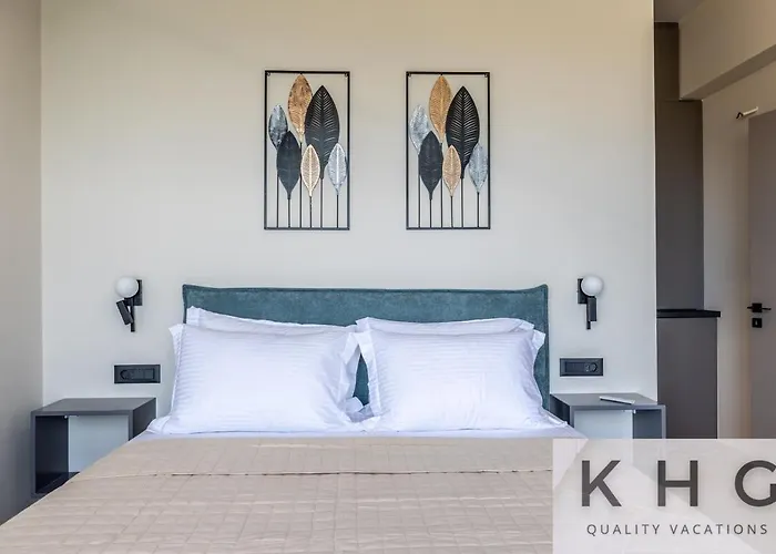 Casa Del Sole With Infinity Pool In Mousata!