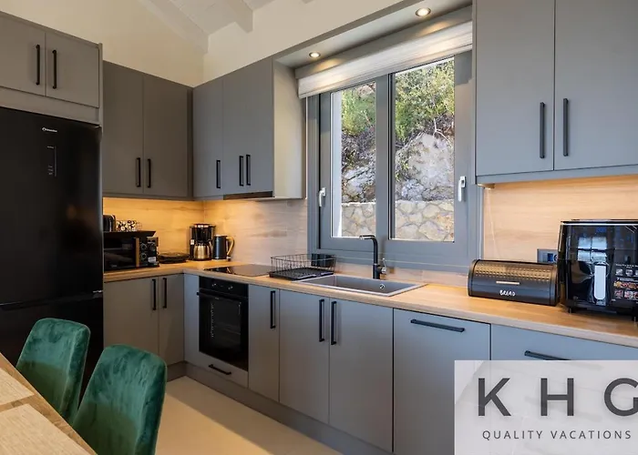 Villa Casa Del Sole With Infinity Pool In Mousata! Mousata