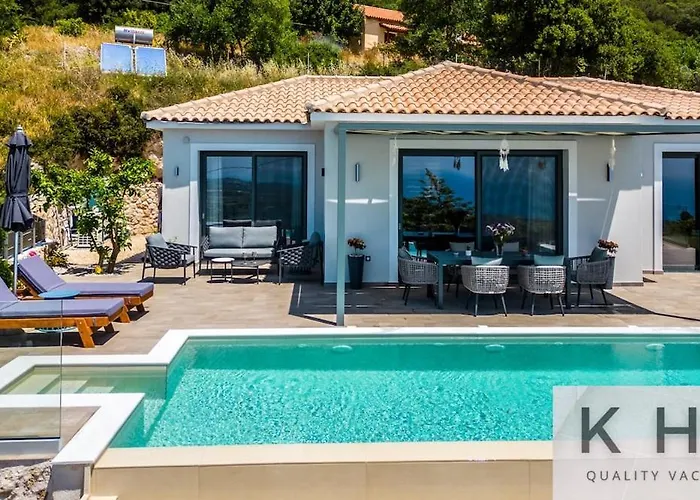 Casa Del Sole With Infinity Pool In Mousata! Villa