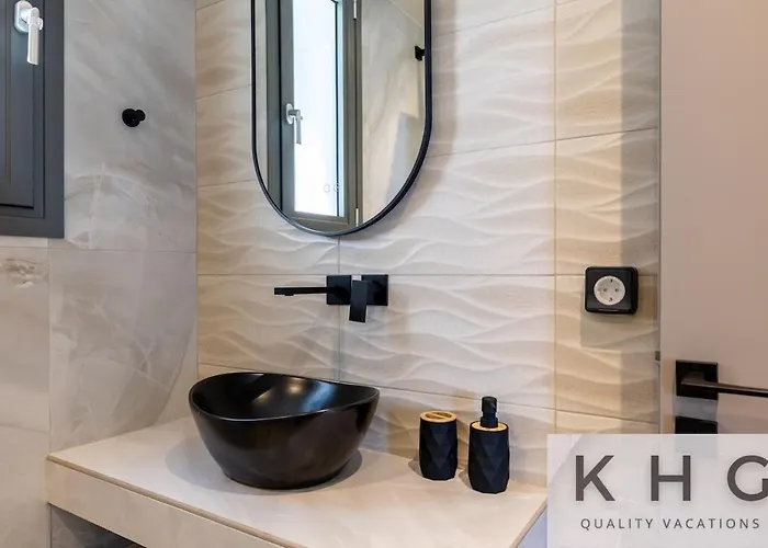 Casa Del Sole With Infinity Pool In Mousata!